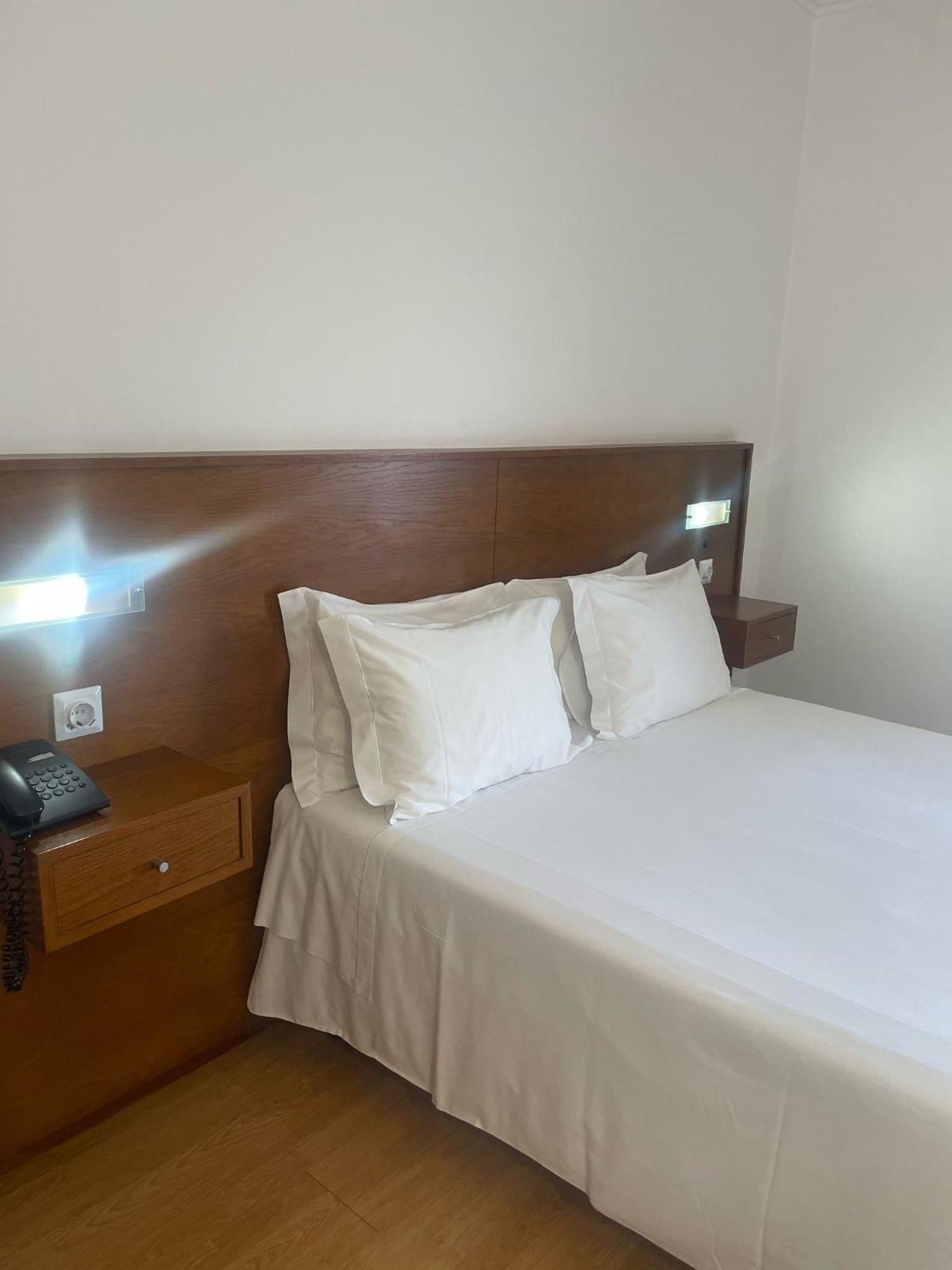 Hotel A Ponte Виана до Кастело Екстериор снимка